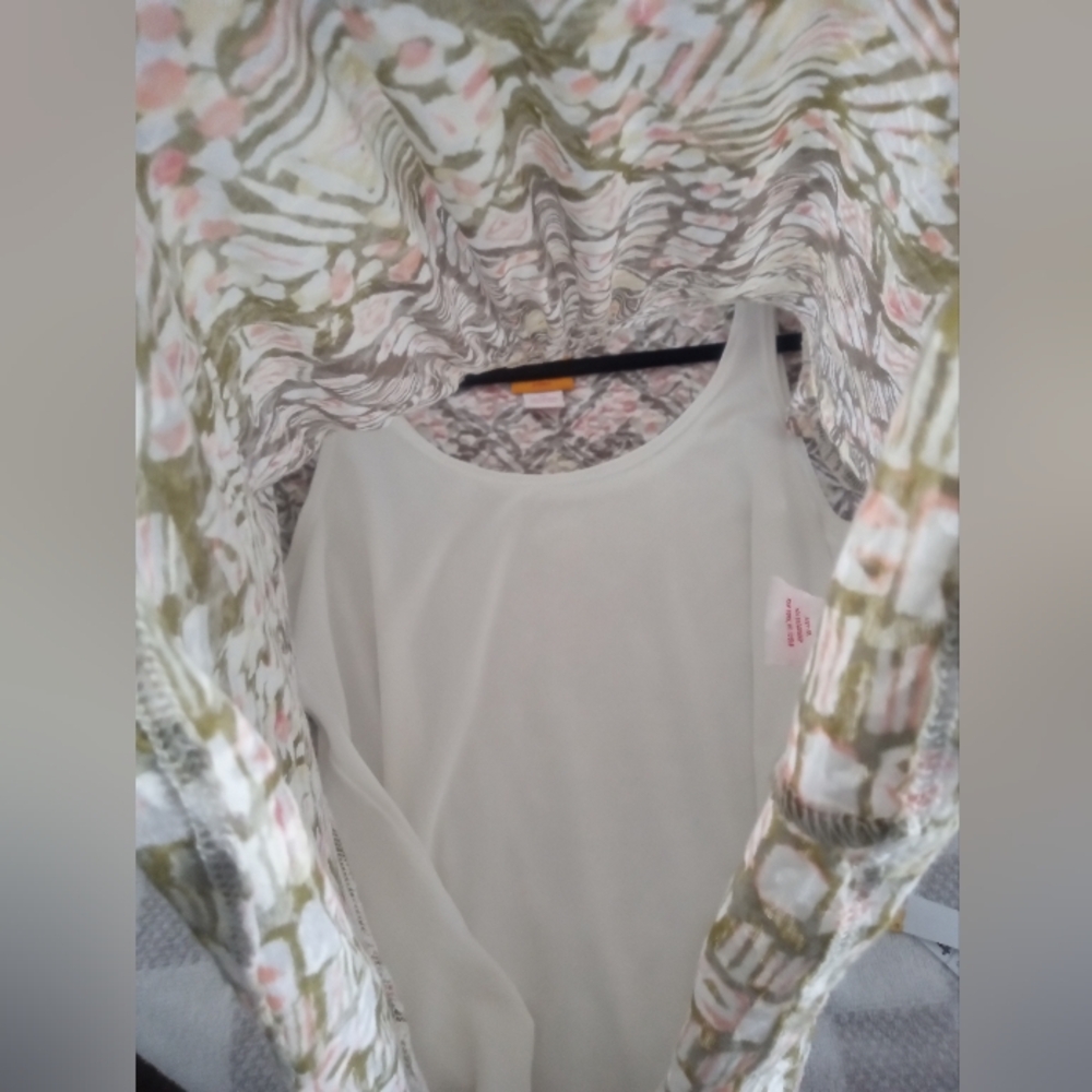 Ruby Rd. Geometric Beige  Blouse - Picture 2 of 8